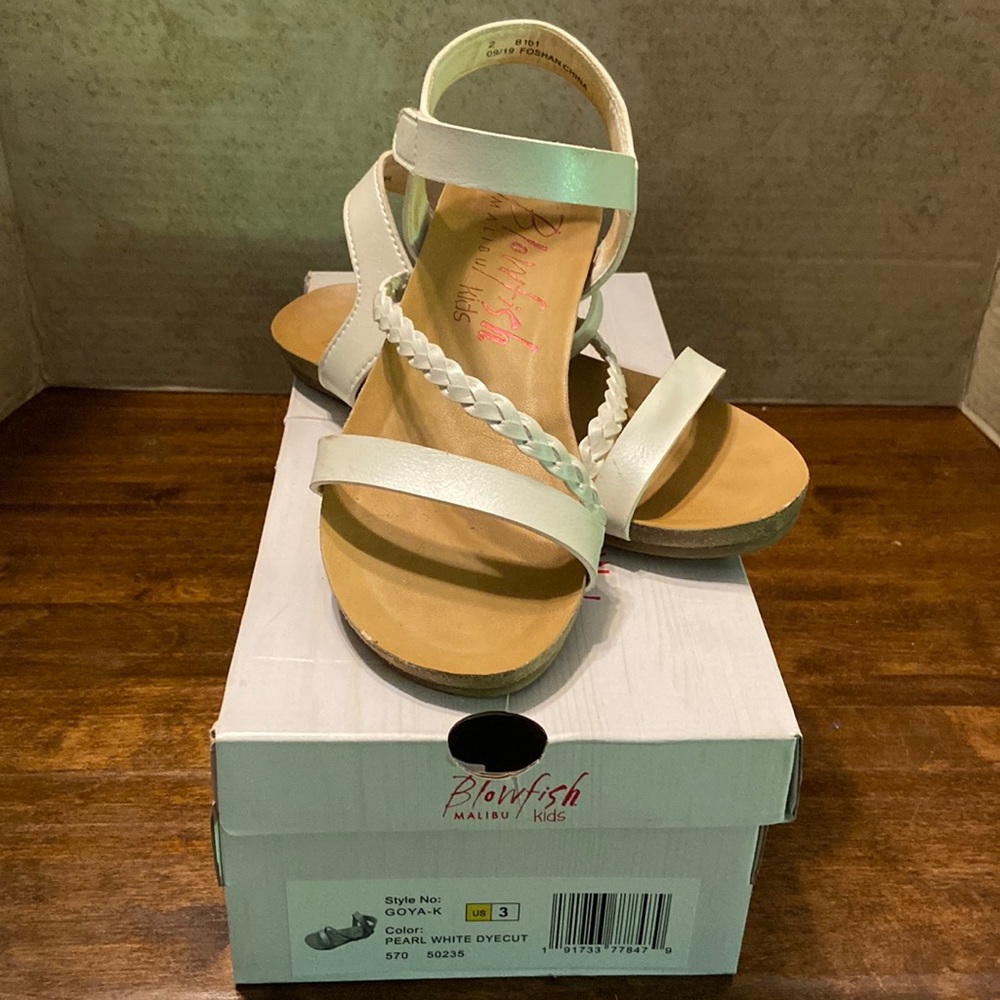 Blowfish Malibu Kids Pearl White Sandals Size 3